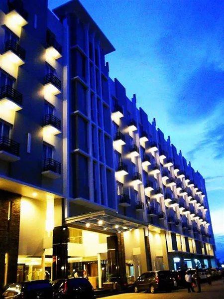 Orchardz Hotel Ayani Pontianak Bagian luar foto