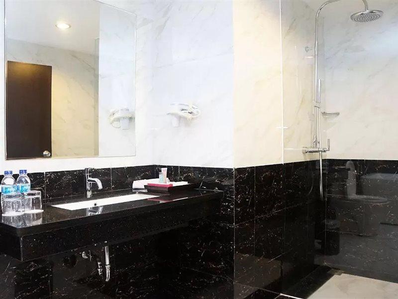 Orchardz Hotel Ayani Pontianak Bagian luar foto