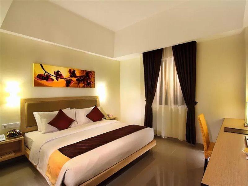 Orchardz Hotel Ayani Pontianak Bagian luar foto