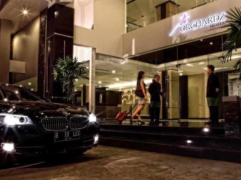 Orchardz Hotel Ayani Pontianak Bagian luar foto