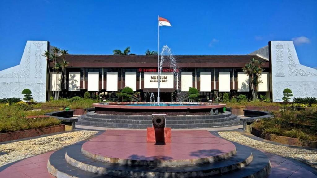 Orchardz Hotel Ayani Pontianak Bagian luar foto