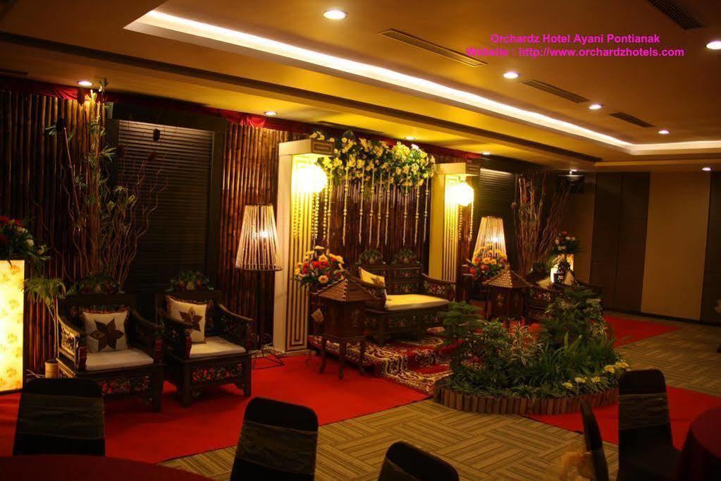 Orchardz Hotel Ayani Pontianak Bagian luar foto