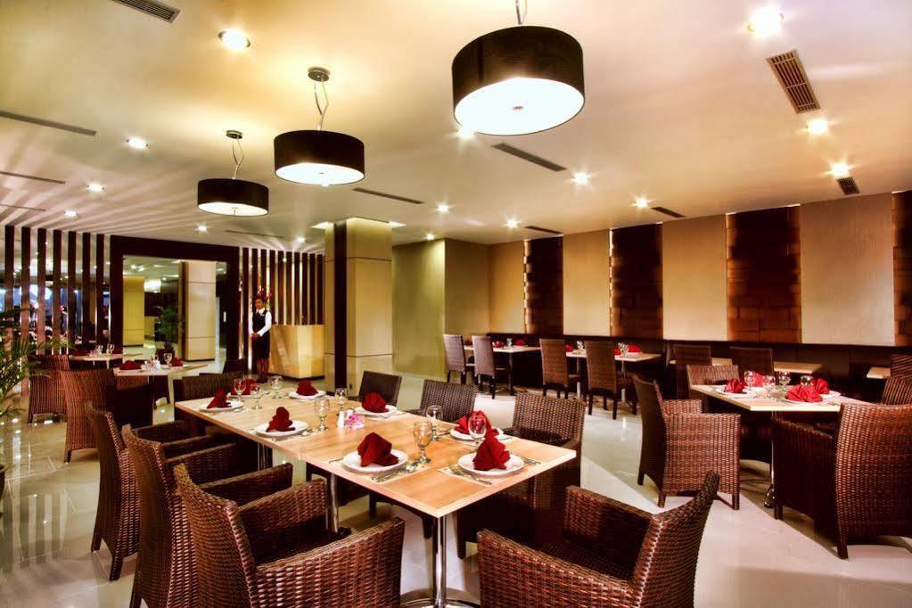Orchardz Hotel Ayani Pontianak Bagian luar foto