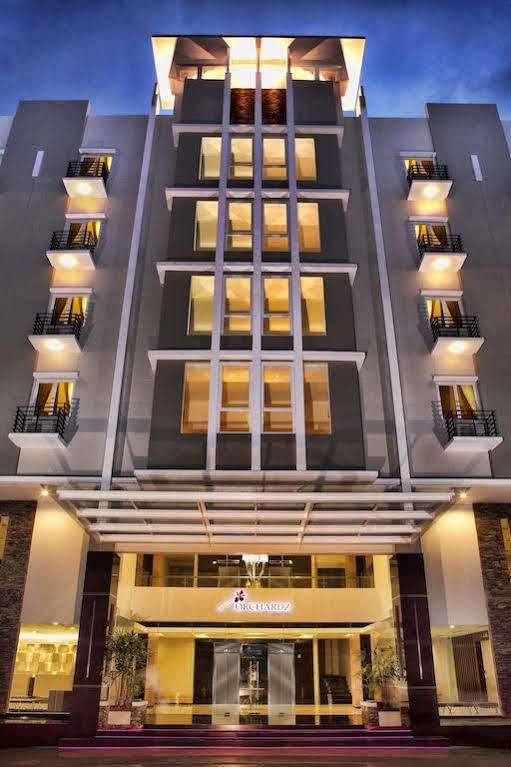 Orchardz Hotel Ayani Pontianak Bagian luar foto