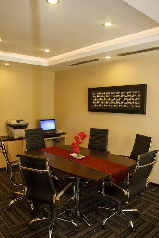 Orchardz Hotel Ayani Pontianak Bagian luar foto