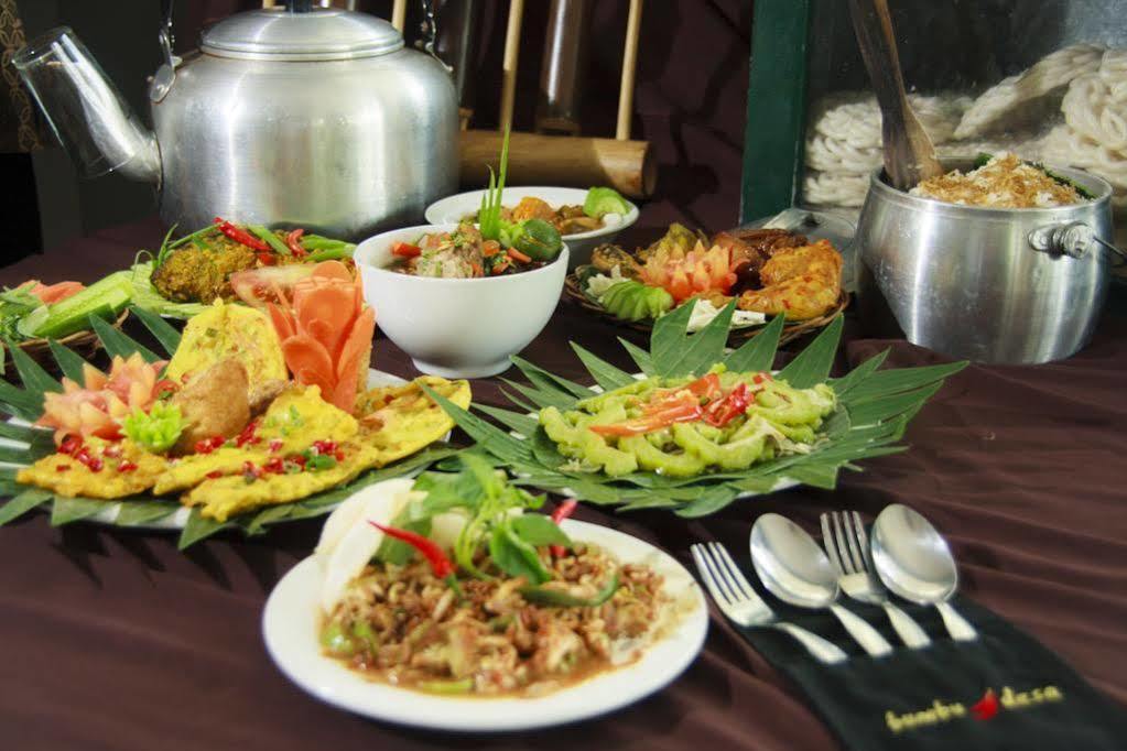 Orchardz Hotel Ayani Pontianak Bagian luar foto