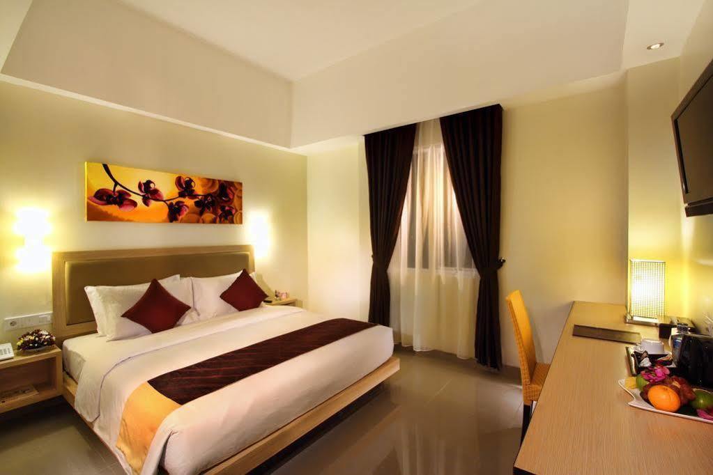 Orchardz Hotel Ayani Pontianak Bagian luar foto