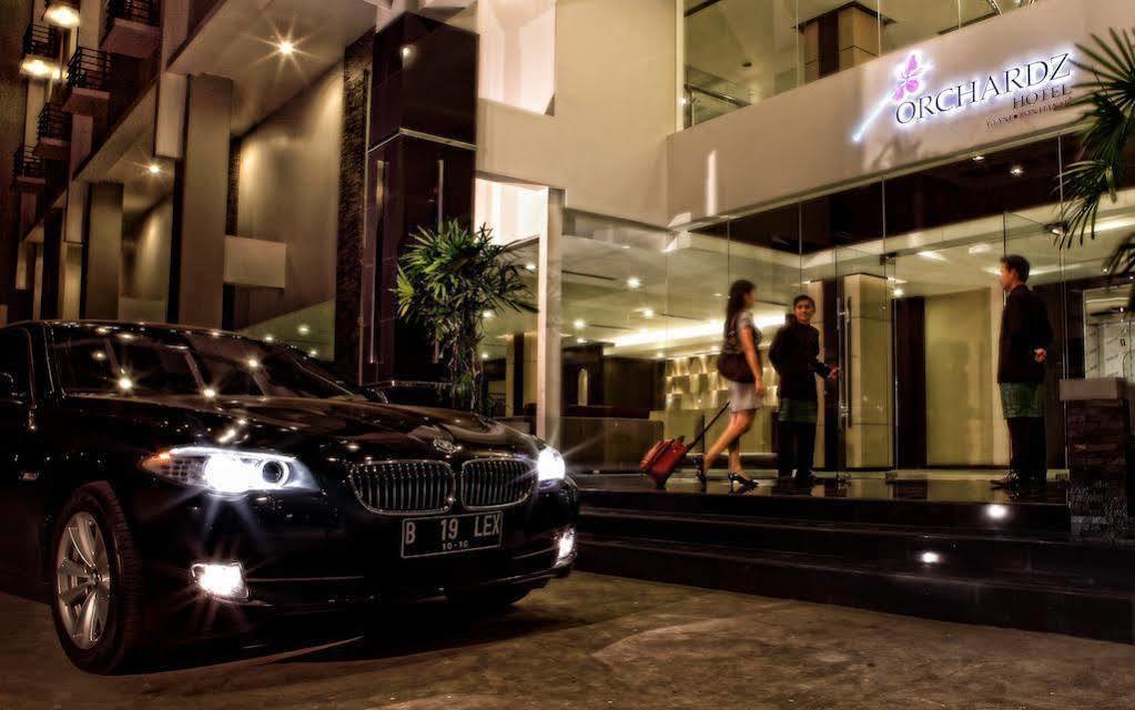 Orchardz Hotel Ayani Pontianak Bagian luar foto